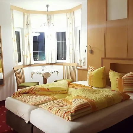 לינה וארוחת בוקר Hotel-garni Pramstraller