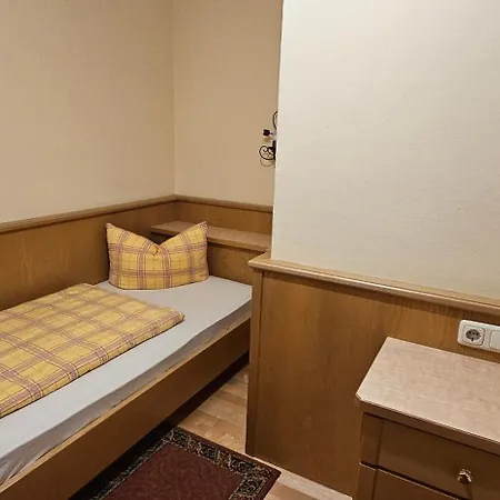 לינה וארוחת בוקר Hotel-garni Pramstraller מאיירהופן