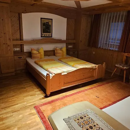 לינה וארוחת בוקר Hotel-garni Pramstraller