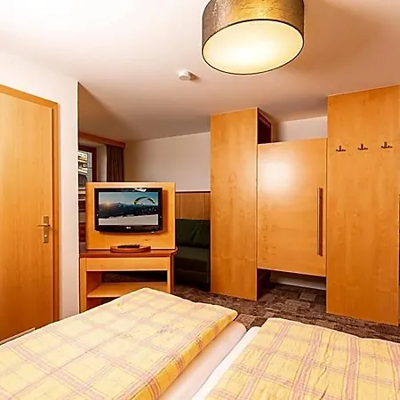 Hotel-garni Pramstraller 3*