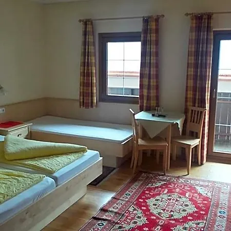 Hotel-garni Pramstraller 3*